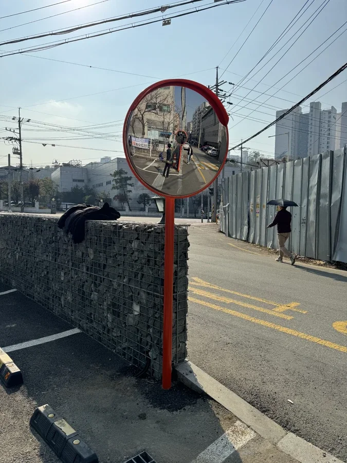 반사경시공 — 곡선구간 도로반사경 설치 현장